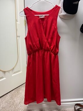 Red Sleeveless V-Neck Dress